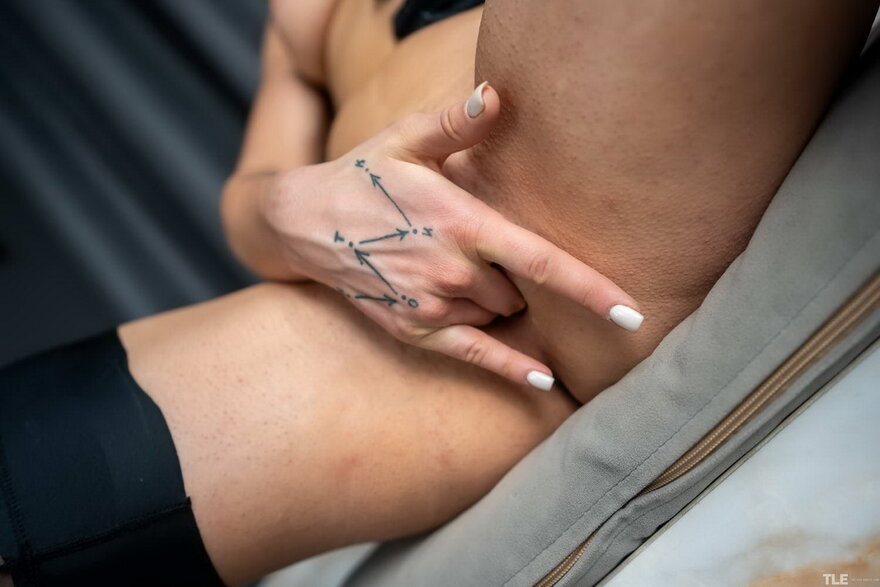 TheLifeErotic_Glove-Love-1_Inna_high_0084