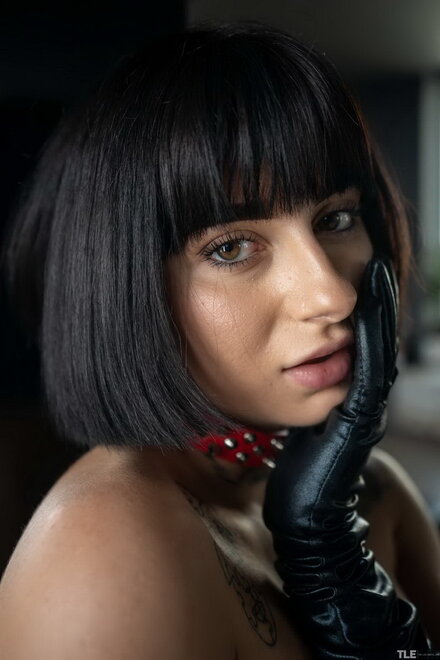 TheLifeErotic_Glove-Love-1_Inna_high_0096