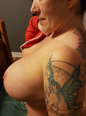 photo amateur Titty Tuesday...side boob is my favourite boob...feeling fun today for sure!