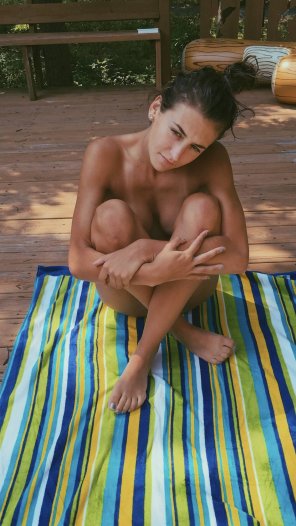 foto amadora Naked on a towel