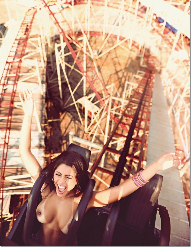 Perfect tits on the rollercoaster. 
