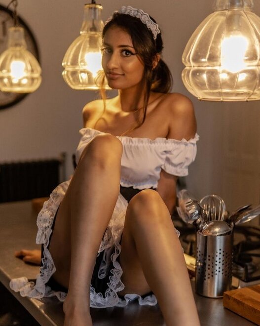 Kayla Kapoor (52)
