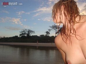 amateur photo jezzabelle-seaside-bikini-blonde-naked-pussy-beach-ishotmyself-49-800x600