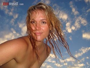 amateur pic jezzabelle-seaside-bikini-blonde-naked-pussy-beach-ishotmyself-52-800x600