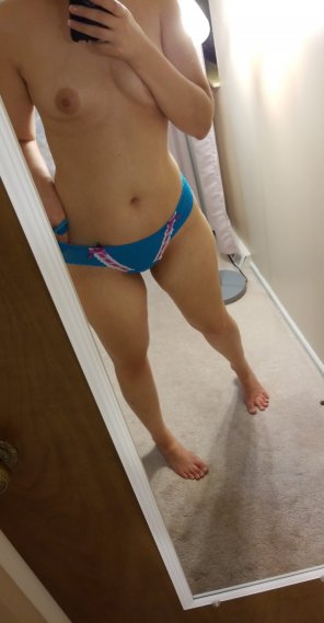 foto amatoriale A cute panty [f]ront shot....who wants to see the back?