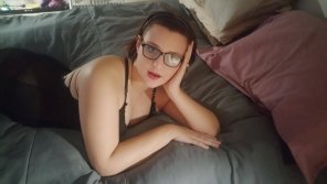zdjęcie amatorskie Original ContentWhat do you think of me in glasses? [PM]