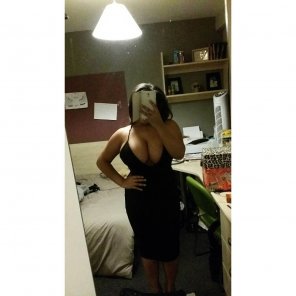 photo amateur The dress can not hold those back
