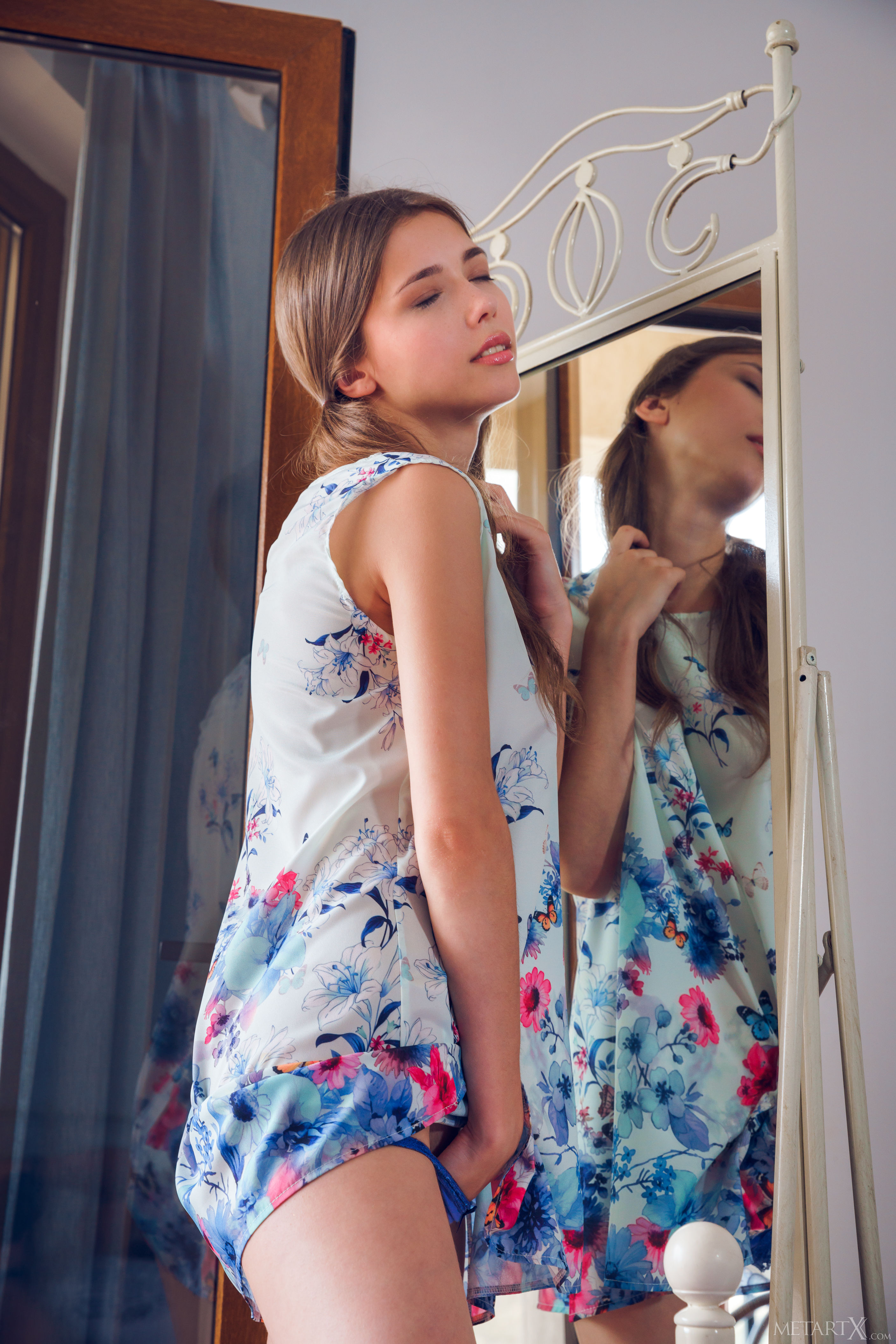 amateur photo MetArtX_Sweetly-Gaze_Mila-Azul_high_0008