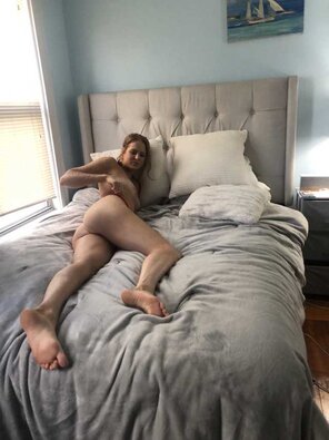foto amatoriale My feet are always hanging off the bed cause Iâ€™m 6â€™3â€ [f]