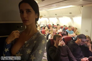 zdjęcie amatorskie Flash my tits on the plane [f]