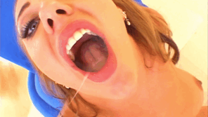 amateurfoto tiana lynn cum down her throat (4)