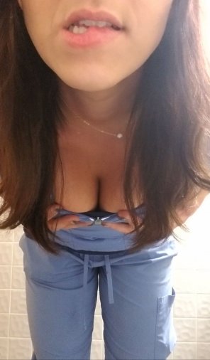 amateur-Foto Could you stay [f]ocus working next to me? [oc] ðŸ‘€ðŸ˜·ðŸ¤­ðŸ¦´ðŸ‘…ðŸ§ ðŸ’£ðŸ’¥