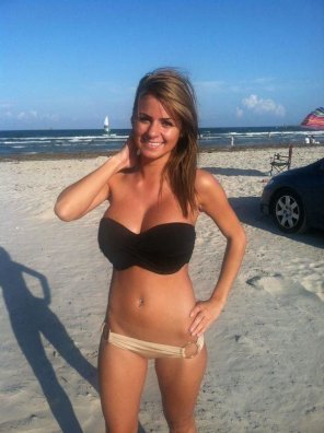 amateur pic beach babe