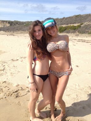 photo amateur Busty with friend