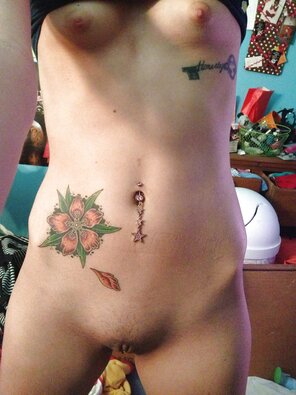 foto amatoriale Small and tatted 2