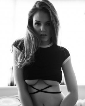 amateur pic Rosie Danvers in black and white