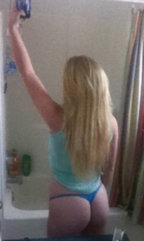 amateur photo Not the best quality, and not a celebrity, but damn my friend has a nice ass