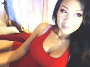 photo amateur red top