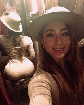 foto amatoriale Asian chick got that ass...