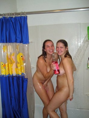 photo amateur Drinking in the shower