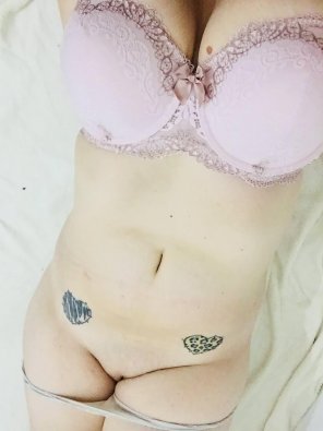 amateur pic These pale undies keep slipping off!