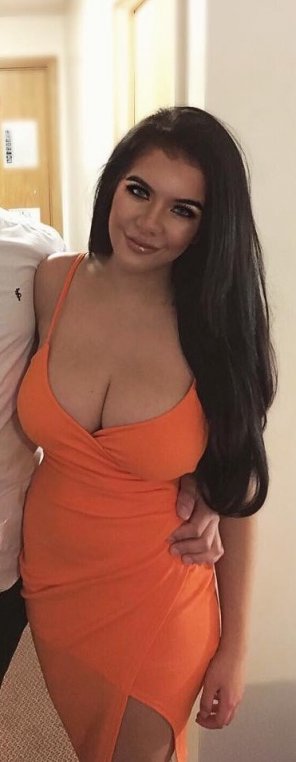 zdjęcie amatorskie Hair Clothing Orange Black hair Chest 