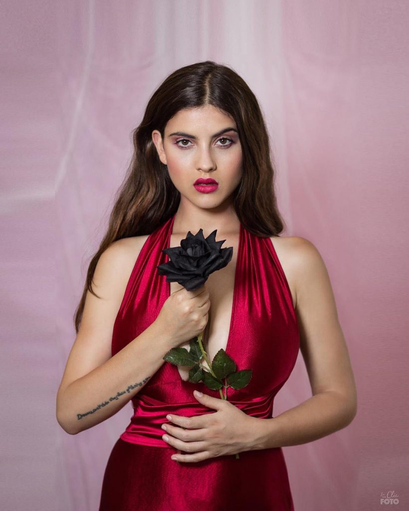 amateur photo 1000151896