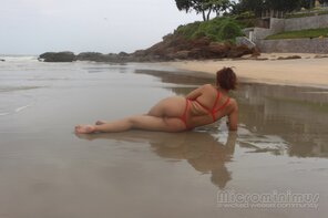 amateur photo Red Mega Sara Beach Pt 1 0398-topaz-enhance-4x