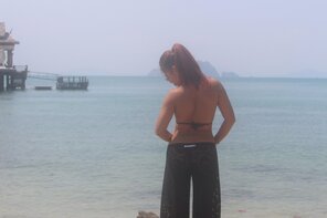amateur photo Shanti on the Beach 0504-topaz-sharpen