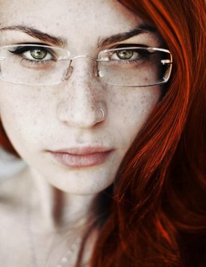 foto amateur Red hair, and glasses