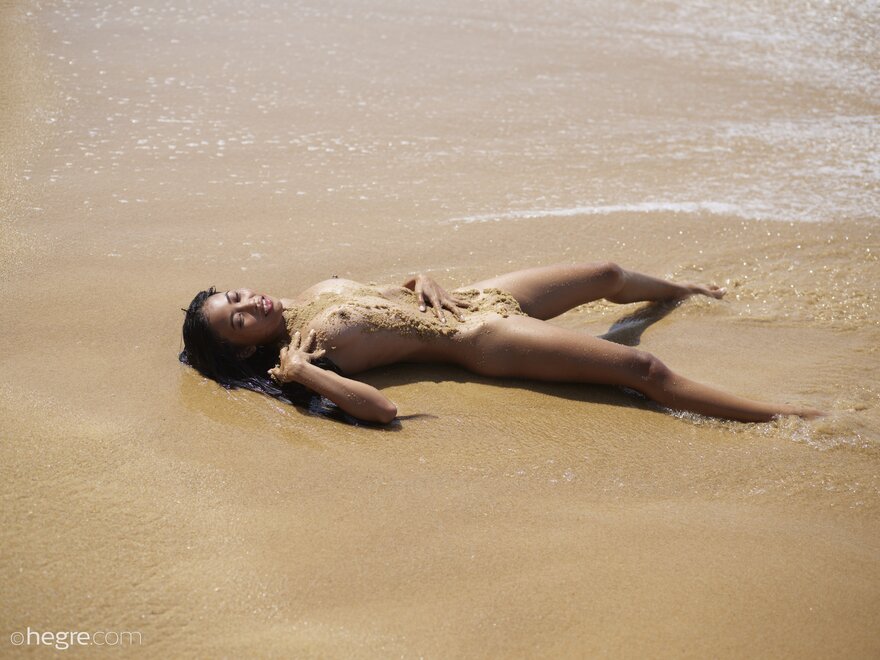 hiromi-nude-beach-30-14000px
