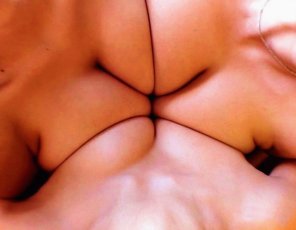 amateurfoto Tripple boobs touch!