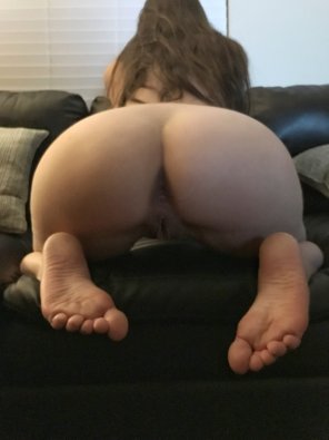 foto amadora Ass out and ready to be [f]ucked hard