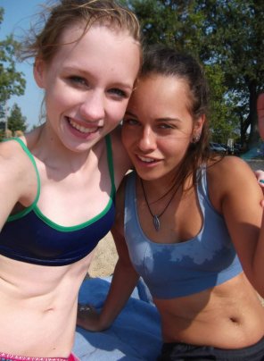 photo amateur these bff teens want you to jerk to them