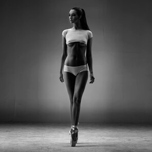 amateur photo Ballerina body