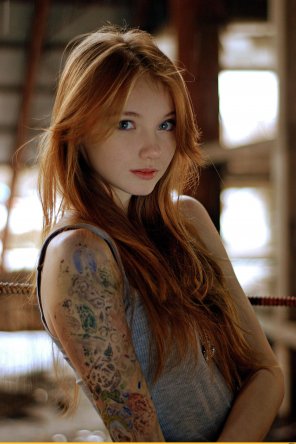 photo amateur Red hair and a sleeve tattoo