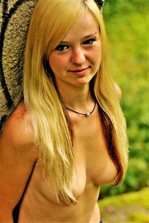 foto amateur Tina in the Woods 79
