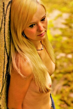 foto amateur Tina in the Woods 99