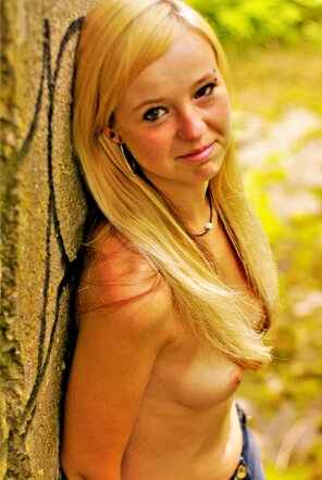 foto amateur Tina in the Woods 110