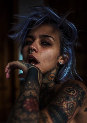 foto amateur Beauty Singer Singing Tattoo 