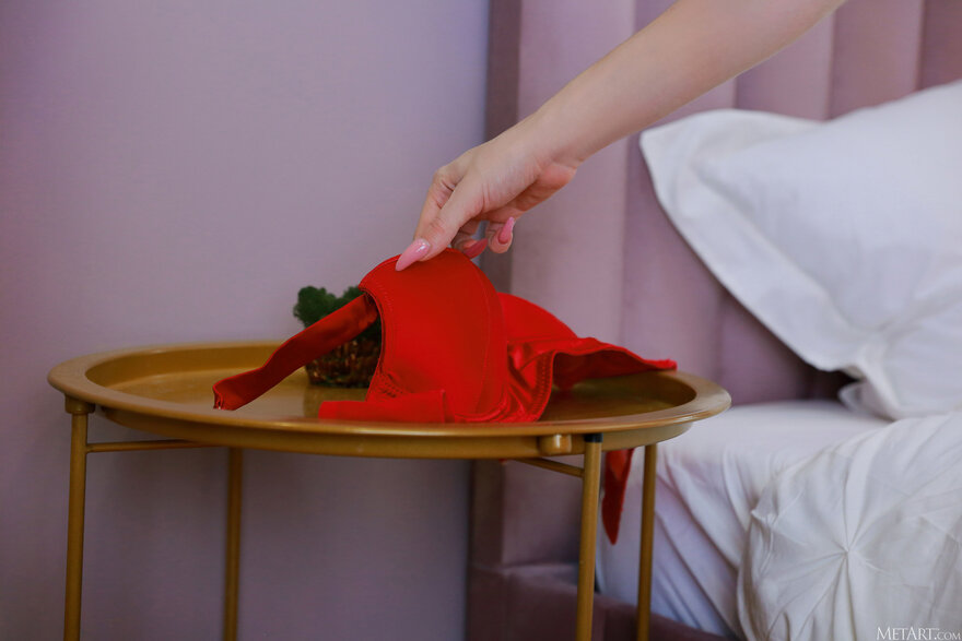 MetArt_Pretty-on-Pink_Luna-Devello_high_0105