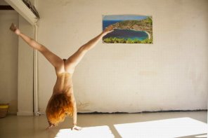foto amateur nice hand stand