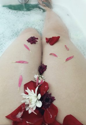 foto amadora A bath fit for a princess, please cheer me up today!