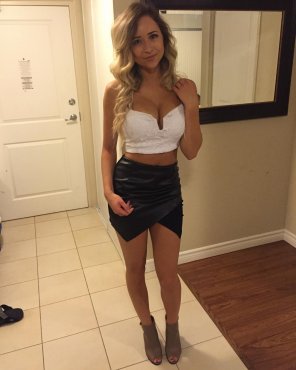 amateur pic Tight Little Outfit