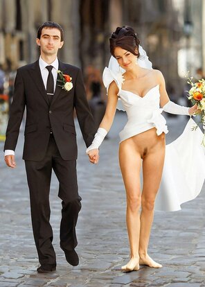 zdjęcie amatorskie This new trend in the traditional "White Wedding"