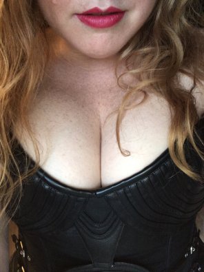 amateur photo I love corsets and contrasting colors