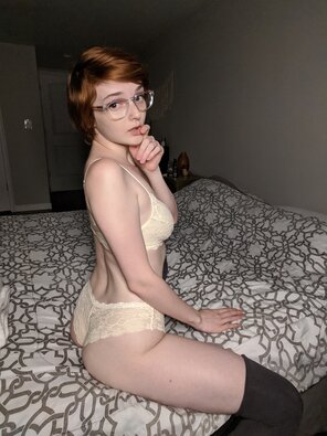 amateur pic Come to bed, I don't bite too hard. [OC]