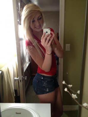 amateur pic Blonde selfie.