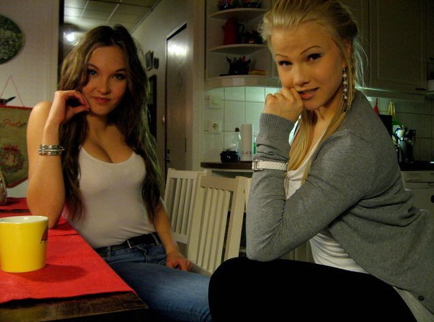 2 hotties waiting for you to cook
