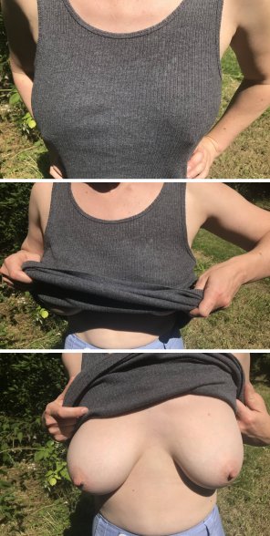 foto amateur Iâ€™m at the park and it's SO HOT today, is it alright to get my tits out?